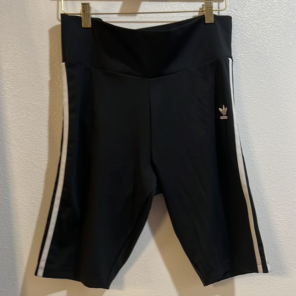 Adidas‎ biker shorts size large
